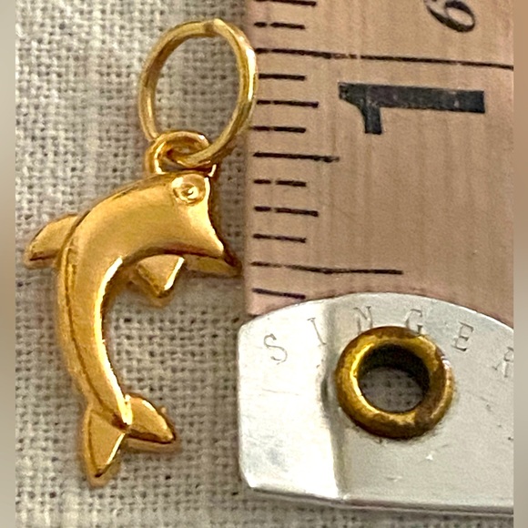 5/$10❤️❤️❤️NEW ROSE GOLD TONE ALLOY DOLPHIN CHARM PENDANT - Picture 2 of 2